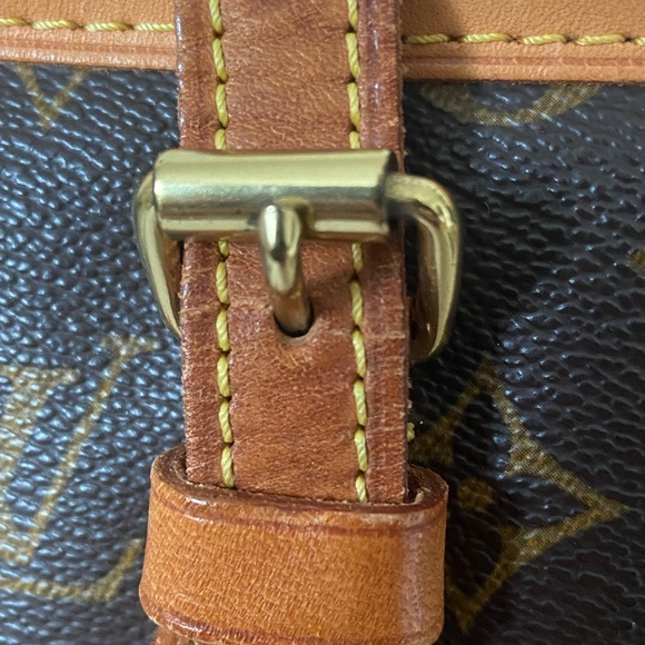 ⭐️SOLD ⭐️ Louis Vuitton Petit (PM) Bucket Bag - Picture 4 of 14